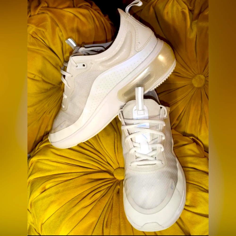 D⚪️Nike Air Max Dia Summit White 2018 Women's Size 9.5 White Athletic Sneaker